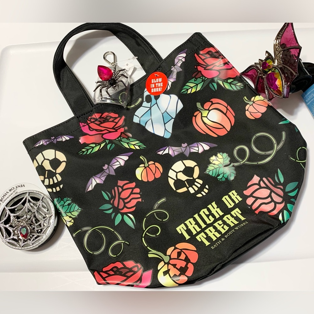 Bath & Body Works Bundle Bling Bat & Spiders Glow Trick or Treat Bag NEW - Picture 2 of 4